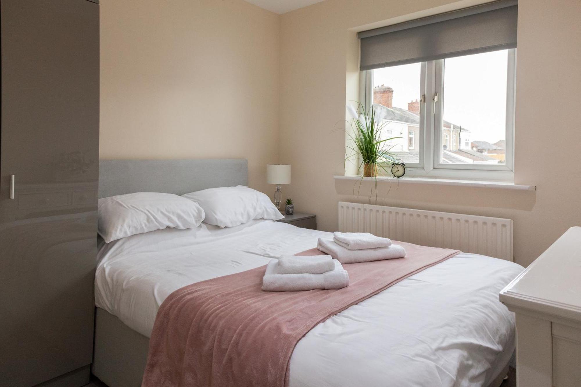 Pinfold Court Apartments نوزلي المظهر الخارجي الصورة