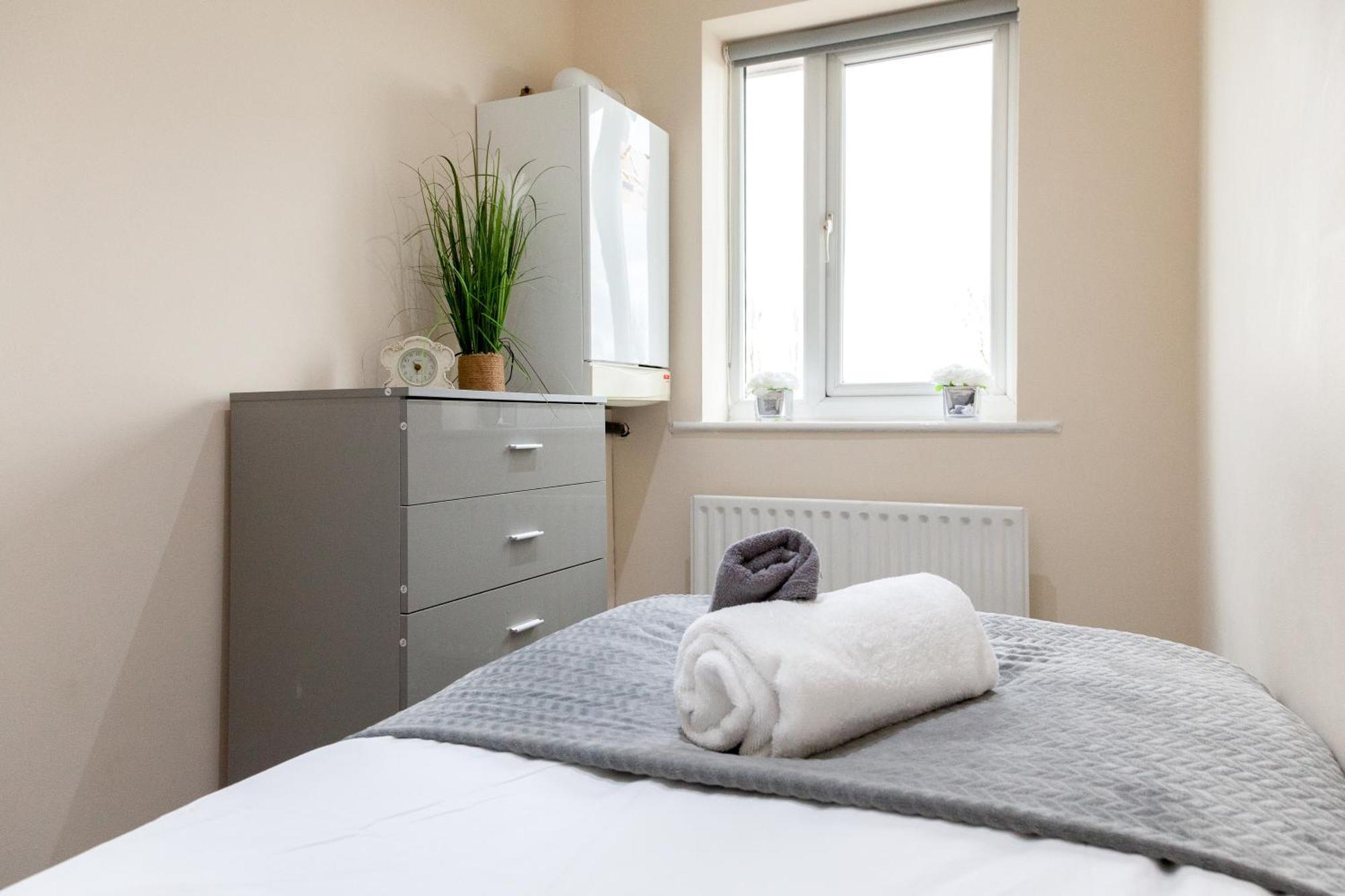 Pinfold Court Apartments نوزلي المظهر الخارجي الصورة