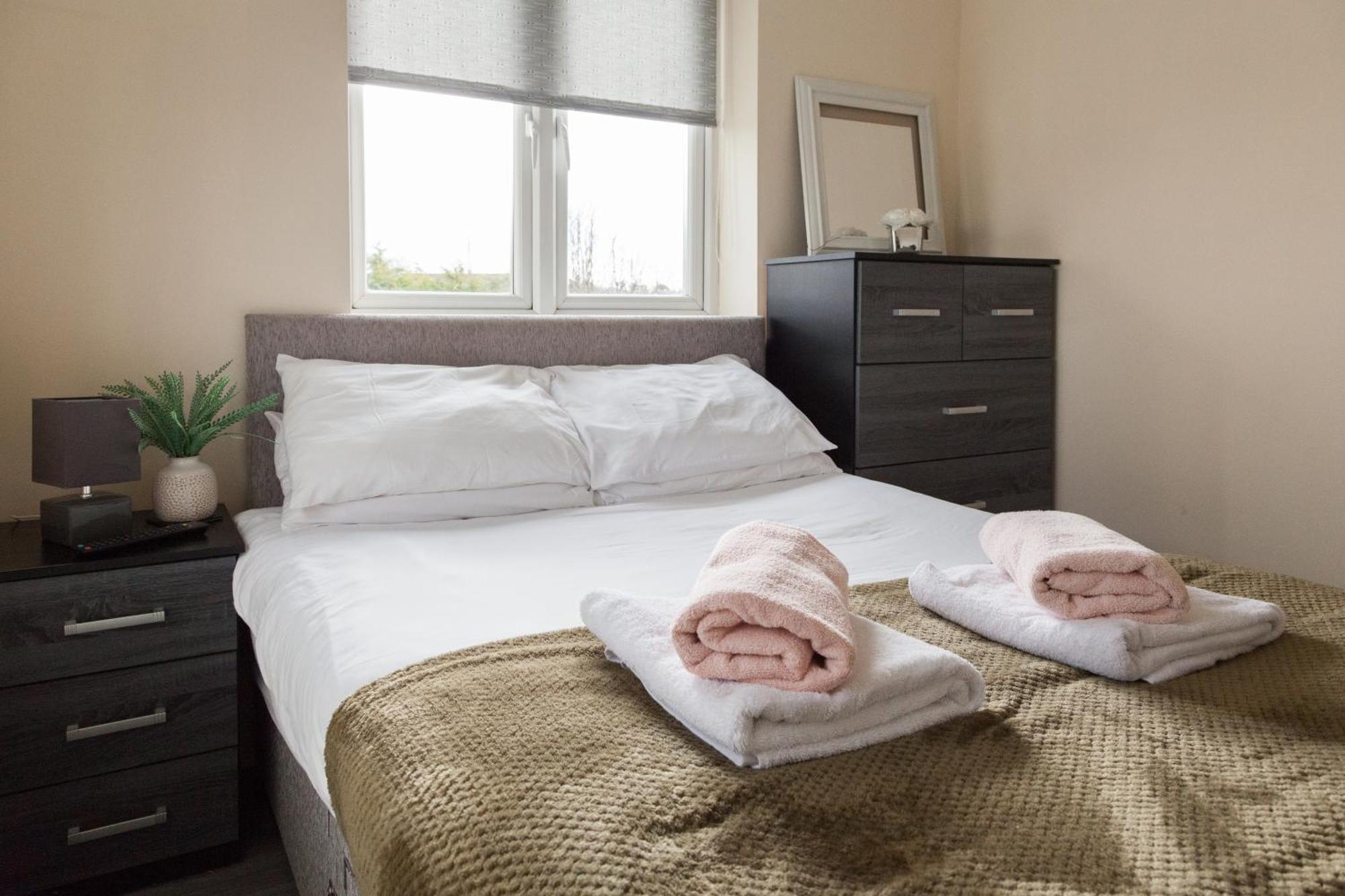 Pinfold Court Apartments نوزلي المظهر الخارجي الصورة