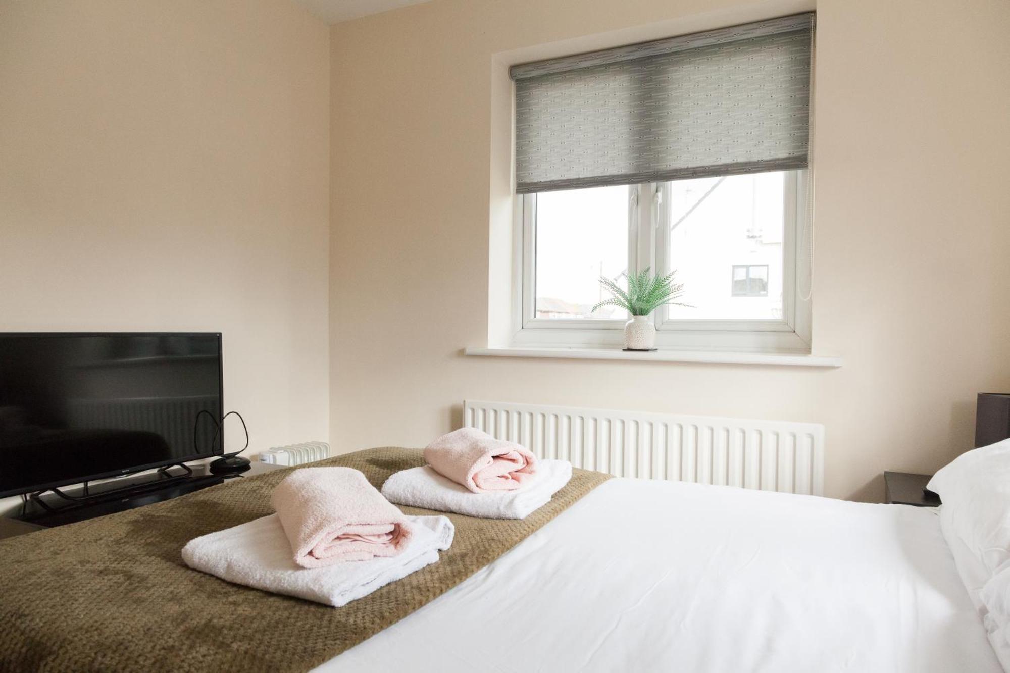 Pinfold Court Apartments نوزلي المظهر الخارجي الصورة