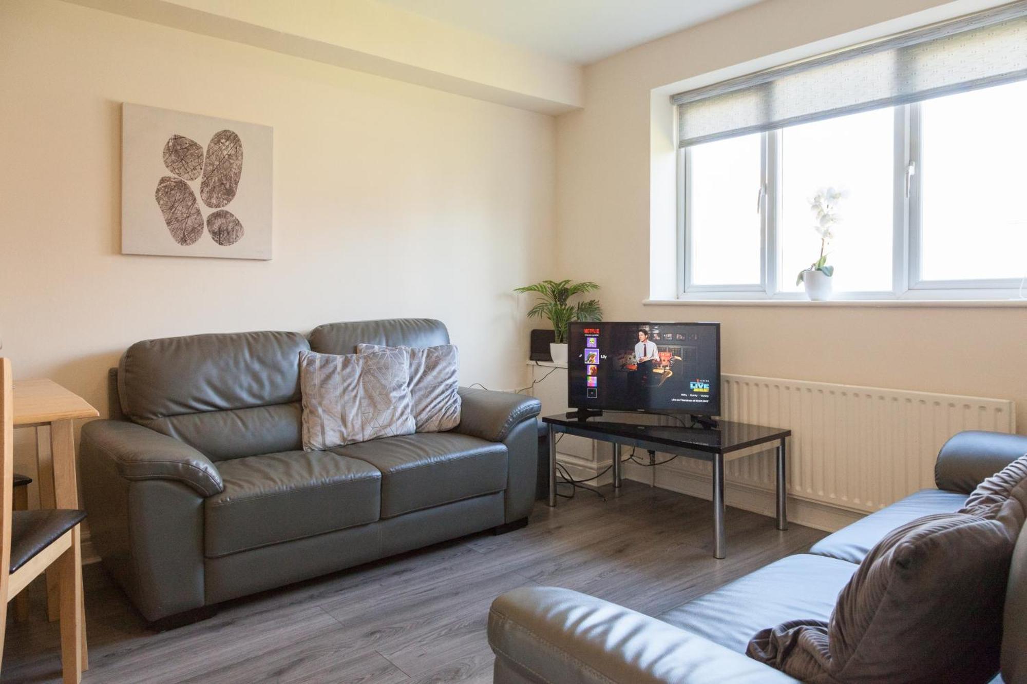 Pinfold Court Apartments نوزلي المظهر الخارجي الصورة