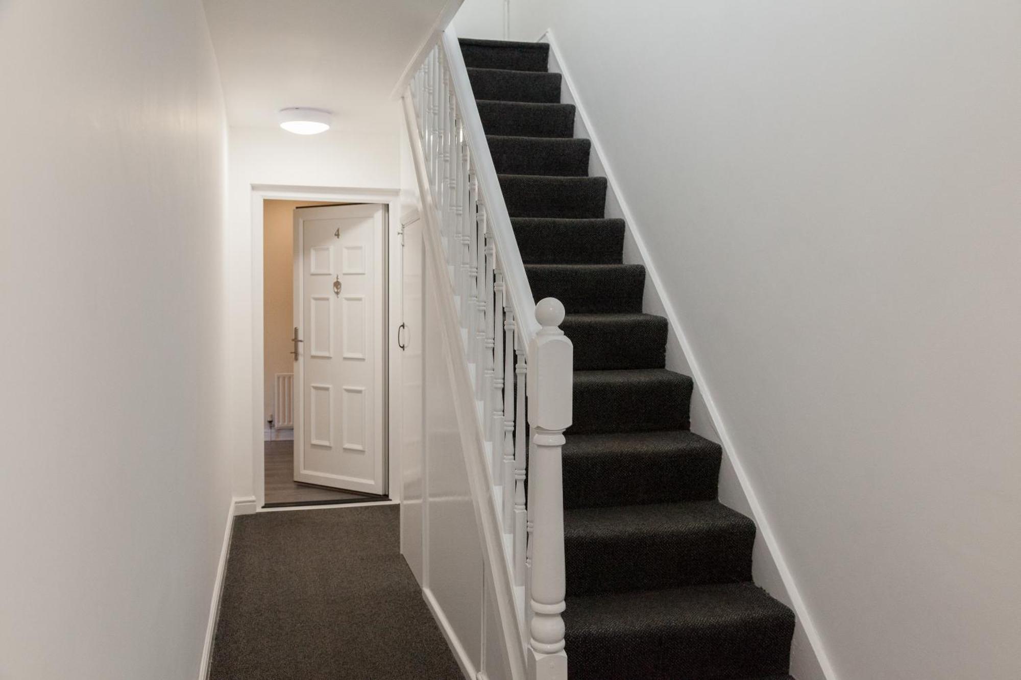 Pinfold Court Apartments نوزلي المظهر الخارجي الصورة