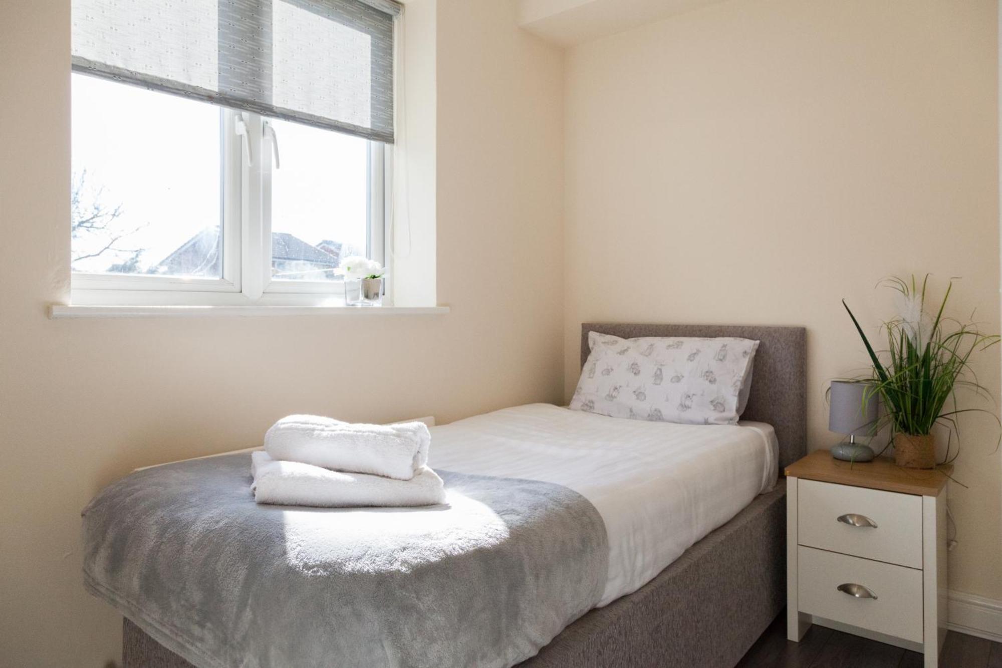 Pinfold Court Apartments نوزلي المظهر الخارجي الصورة