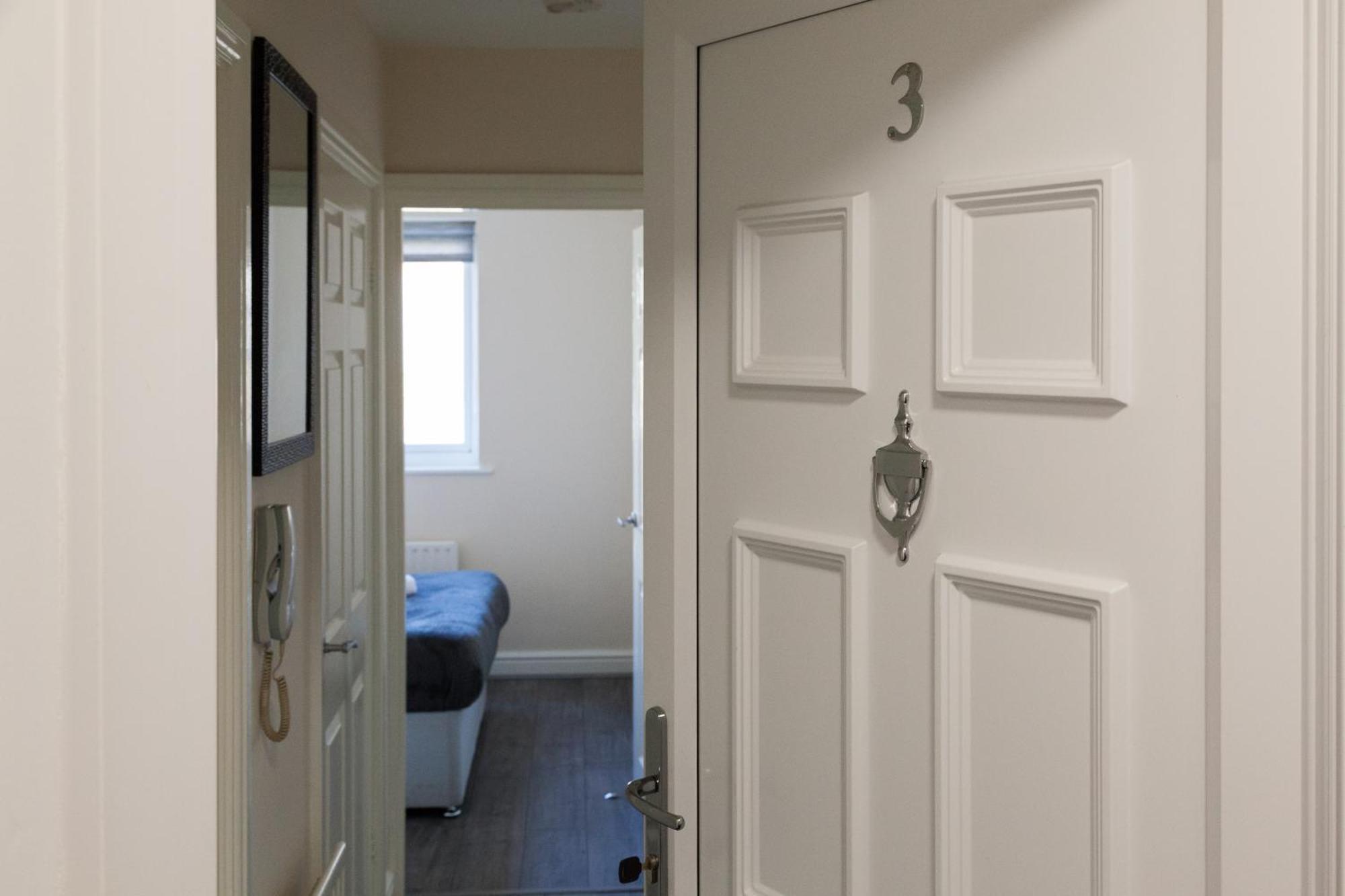 Pinfold Court Apartments نوزلي المظهر الخارجي الصورة