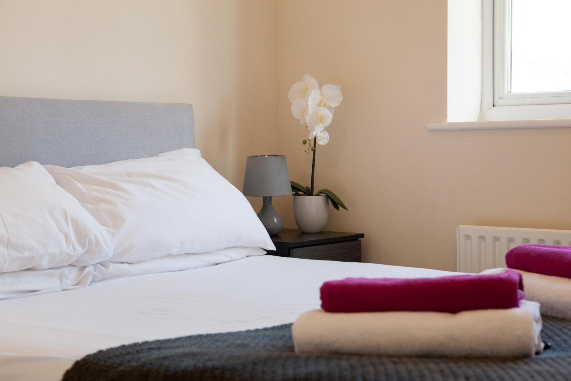 Pinfold Court Apartments نوزلي المظهر الخارجي الصورة